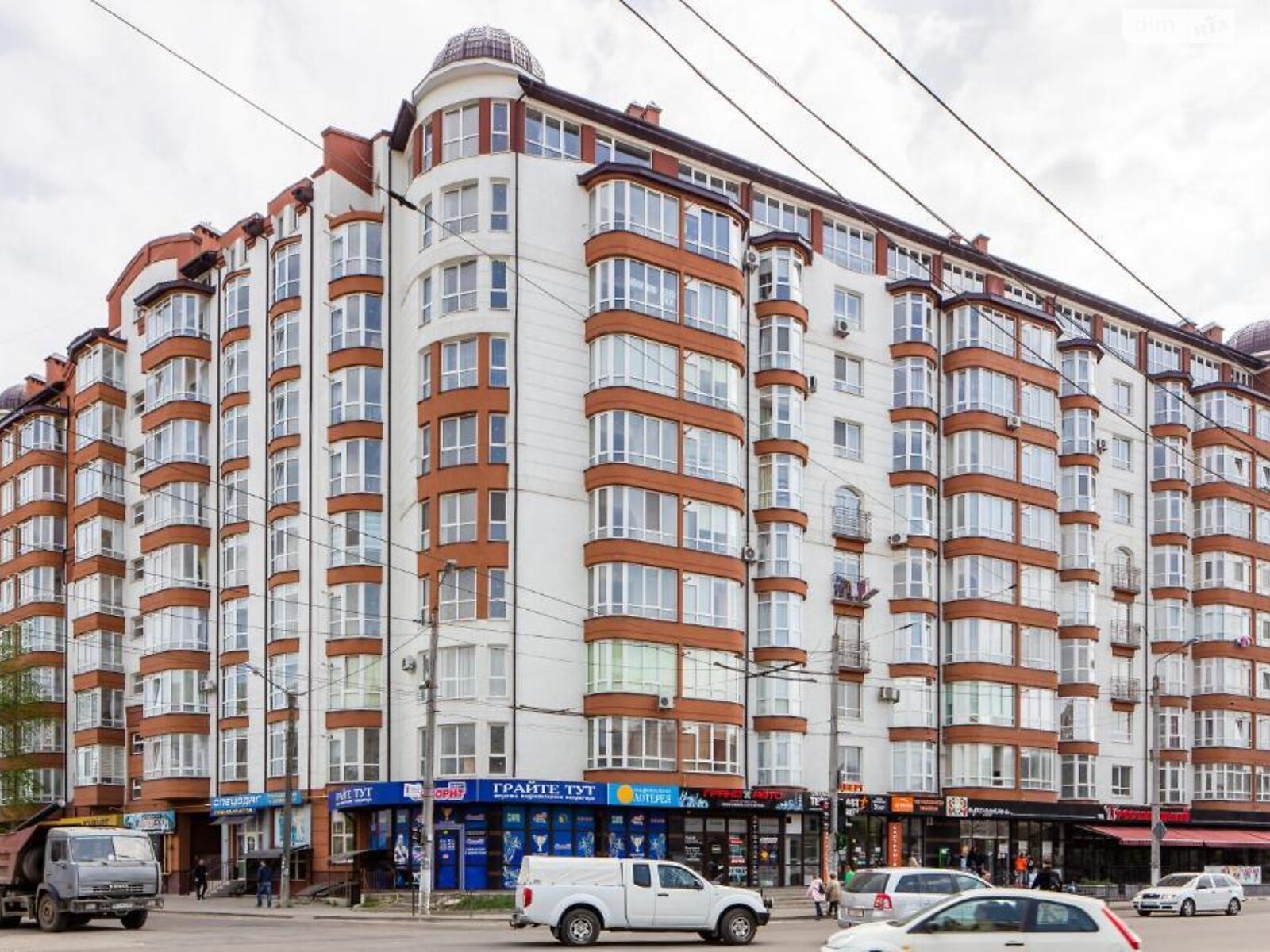 Продажа пятикомнатной квартиры в Ивано-Франковске, на пл. Европейская, район Коновальца Чорновола фото 1