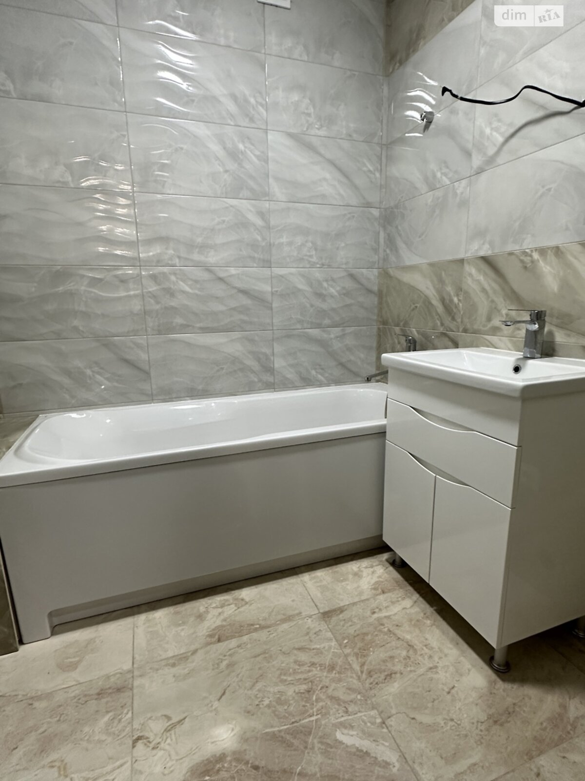 Продаж трикімнатної квартири в Івано-Франківську, на вул. Карпатської Січі 6Б, район Коновальця Чорновола фото 1 Продаж трикімнатної квартири в Івано-Франківську, на вул. Карпатської Січі 6Б, район Коновальця Чорновола фото 1