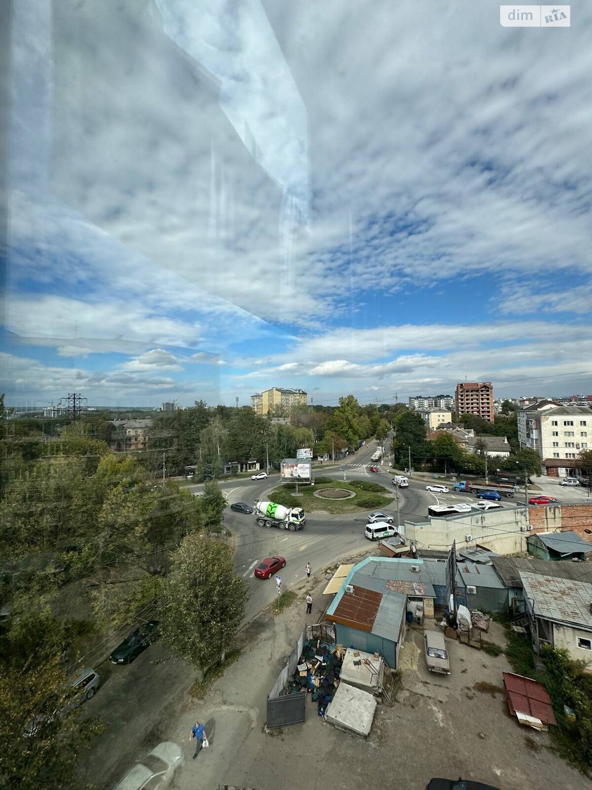Продажа трехкомнатной квартиры в Ивано-Франковске, на ул. Вячеслава Черновола, район Коновальца Чорновола фото 1 Продажа трехкомнатной квартиры в Ивано-Франковске, на ул. Вячеслава Черновола, район Коновальца Чорновола фото 1