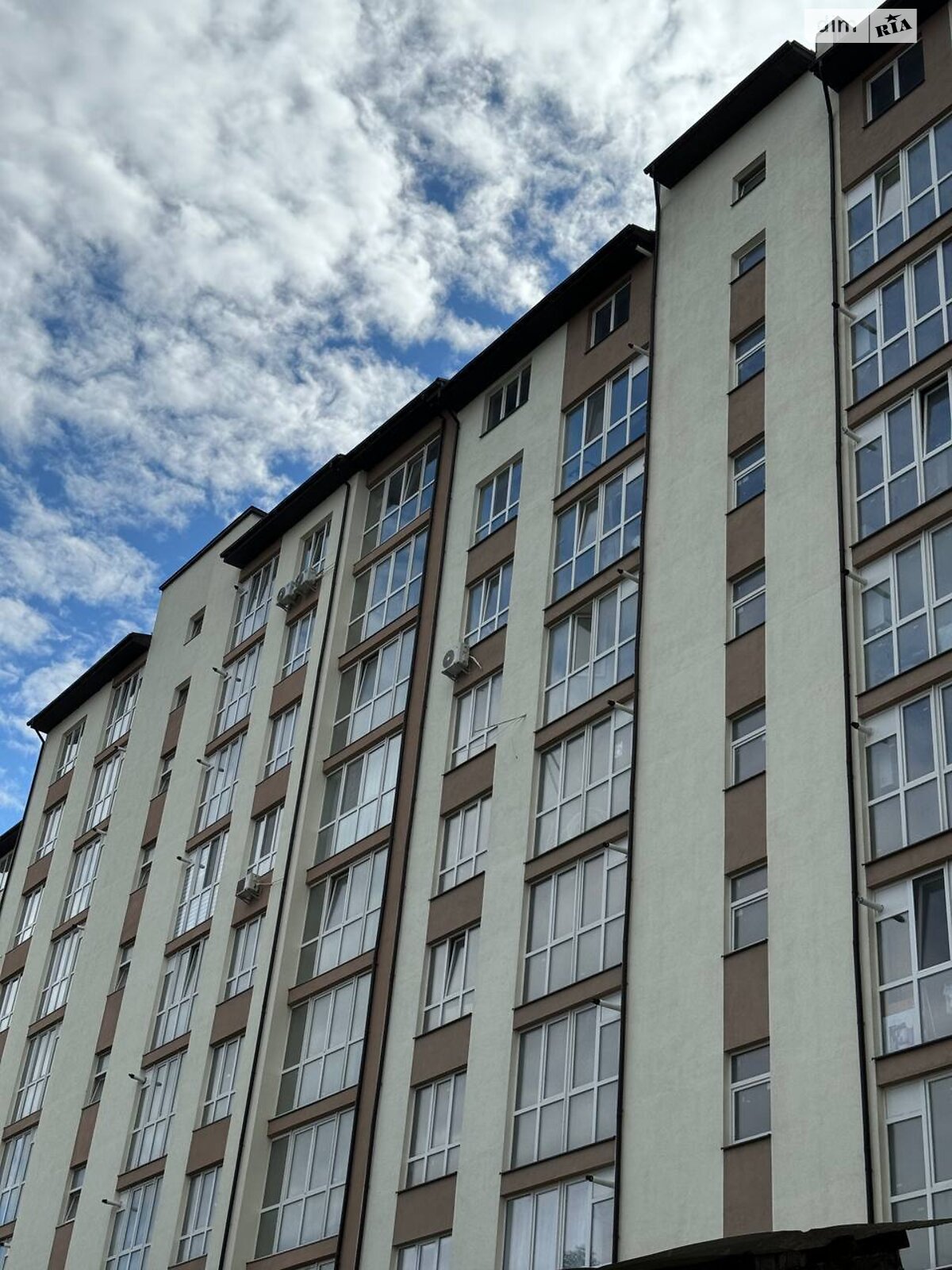 Продажа трехкомнатной квартиры в Ивано-Франковске, на ул. Вячеслава Черновола, район Коновальца Чорновола фото 1 Продажа трехкомнатной квартиры в Ивано-Франковске, на ул. Вячеслава Черновола, район Коновальца Чорновола фото 1