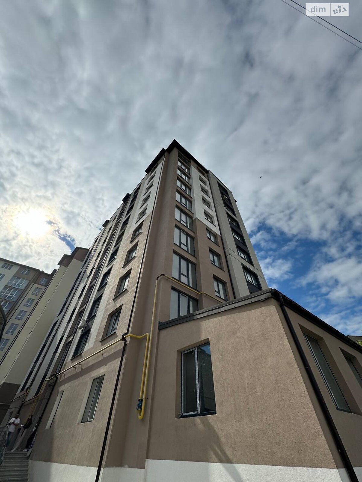 Продажа трехкомнатной квартиры в Ивано-Франковске, на ул. Вячеслава Черновола, район Коновальца Чорновола фото 1 Продажа трехкомнатной квартиры в Ивано-Франковске, на ул. Вячеслава Черновола, район Коновальца Чорновола фото 1
