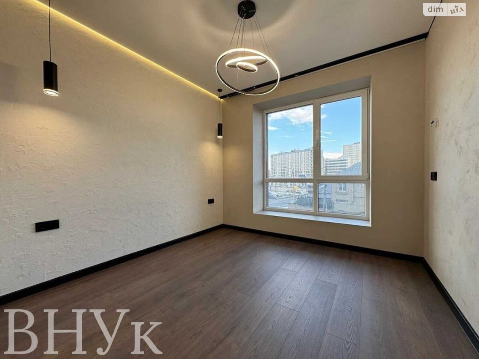 Продажа однокомнатной квартиры в Ивано-Франковске, на ул. Княгинин, фото 1