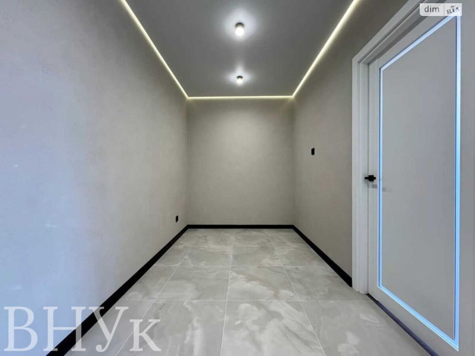 Продажа однокомнатной квартиры в Ивано-Франковске, на ул. Княгинин, фото 1