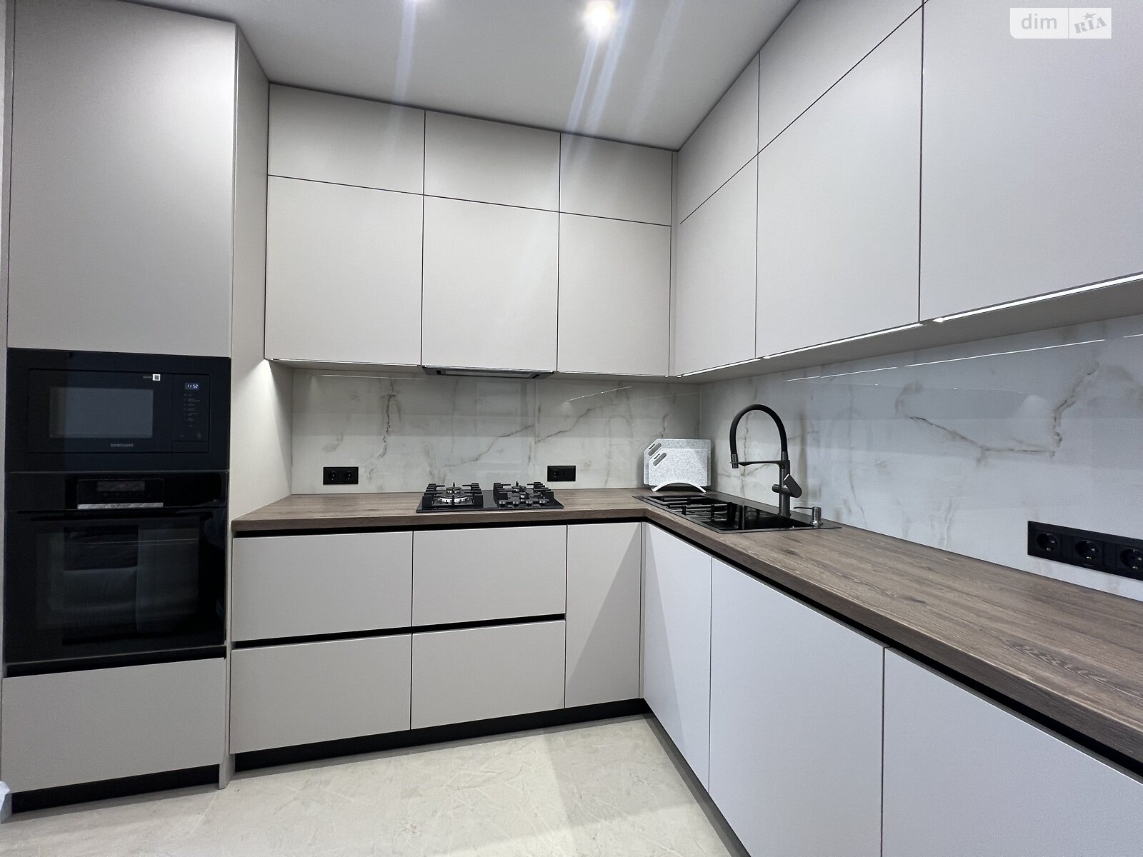 Продаж двокімнатної квартири в Івано-Франківську, на вул. Кисілевської Ольги 31, район Майзлі фото 1