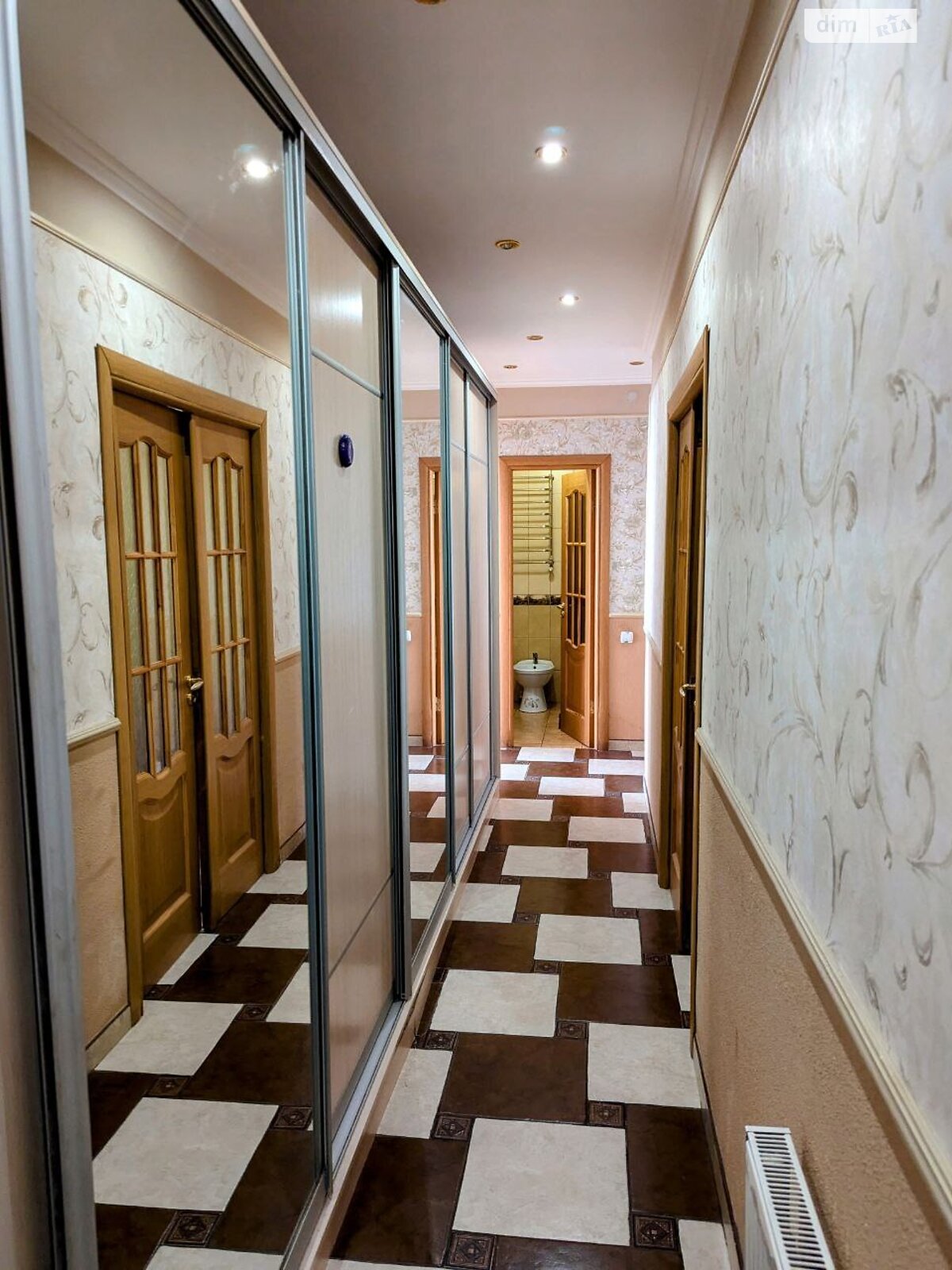 Продаж трикімнатної квартири в Івано-Франківську, на вул. Незалежності 146, район Майзлі фото 1 Продаж трикімнатної квартири в Івано-Франківську, на вул. Незалежності 146, район Майзлі фото 1