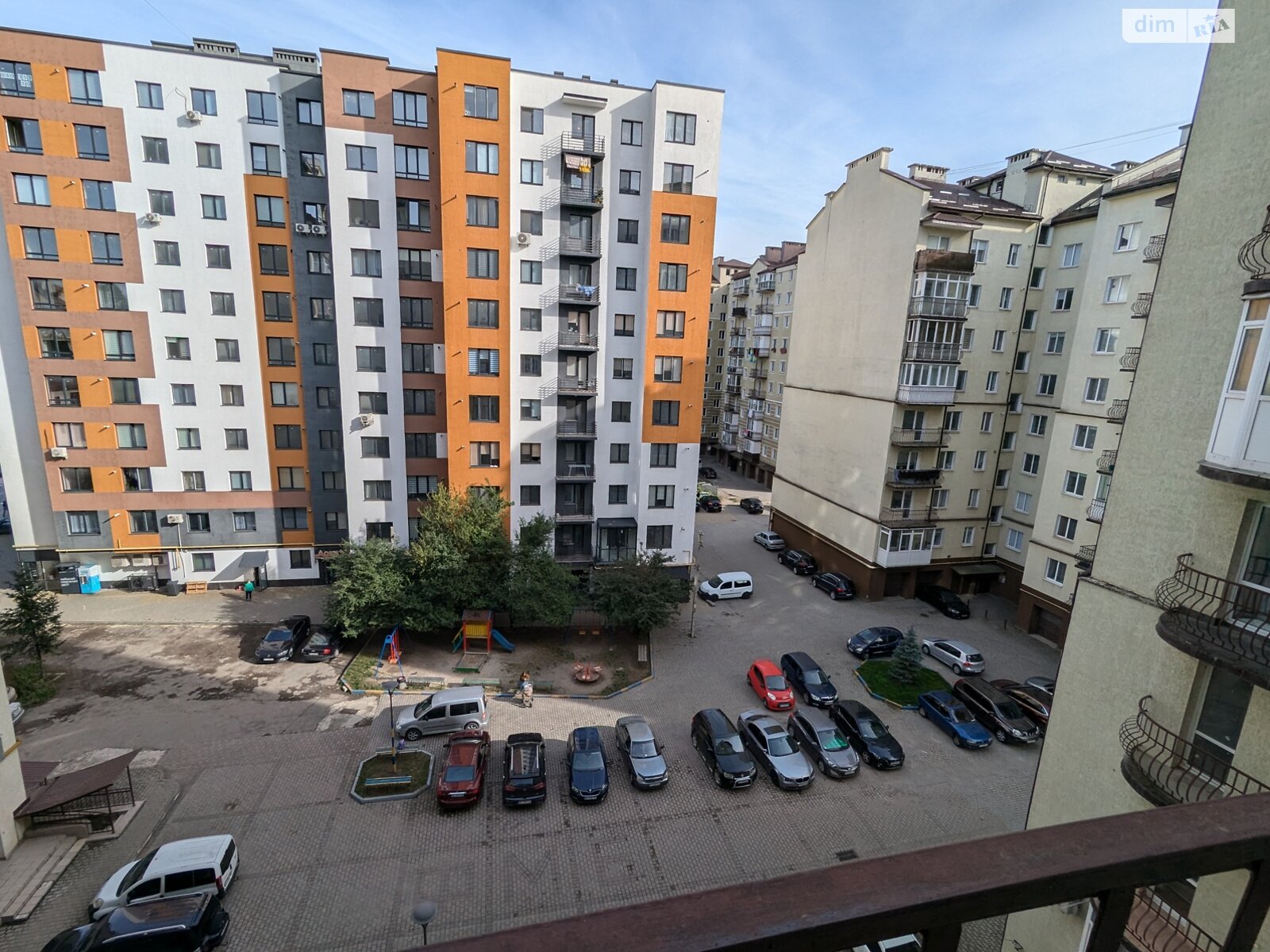 Продаж трикімнатної квартири в Івано-Франківську, на вул. Незалежності 146, район Майзлі фото 1 Продаж трикімнатної квартири в Івано-Франківську, на вул. Незалежності 146, район Майзлі фото 1