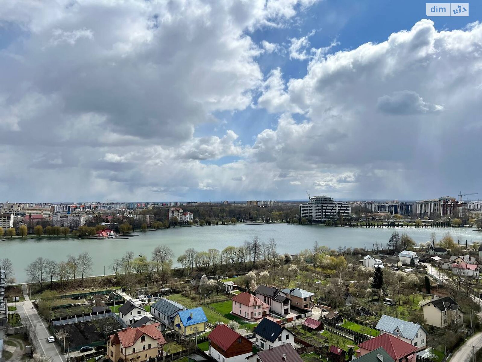 Продажа четырехкомнатной квартиры в Ивано-Франковске, на ул. Ленкавского, район Набережная фото 1 Продажа четырехкомнатной квартиры в Ивано-Франковске, на ул. Ленкавского, район Набережная фото 1