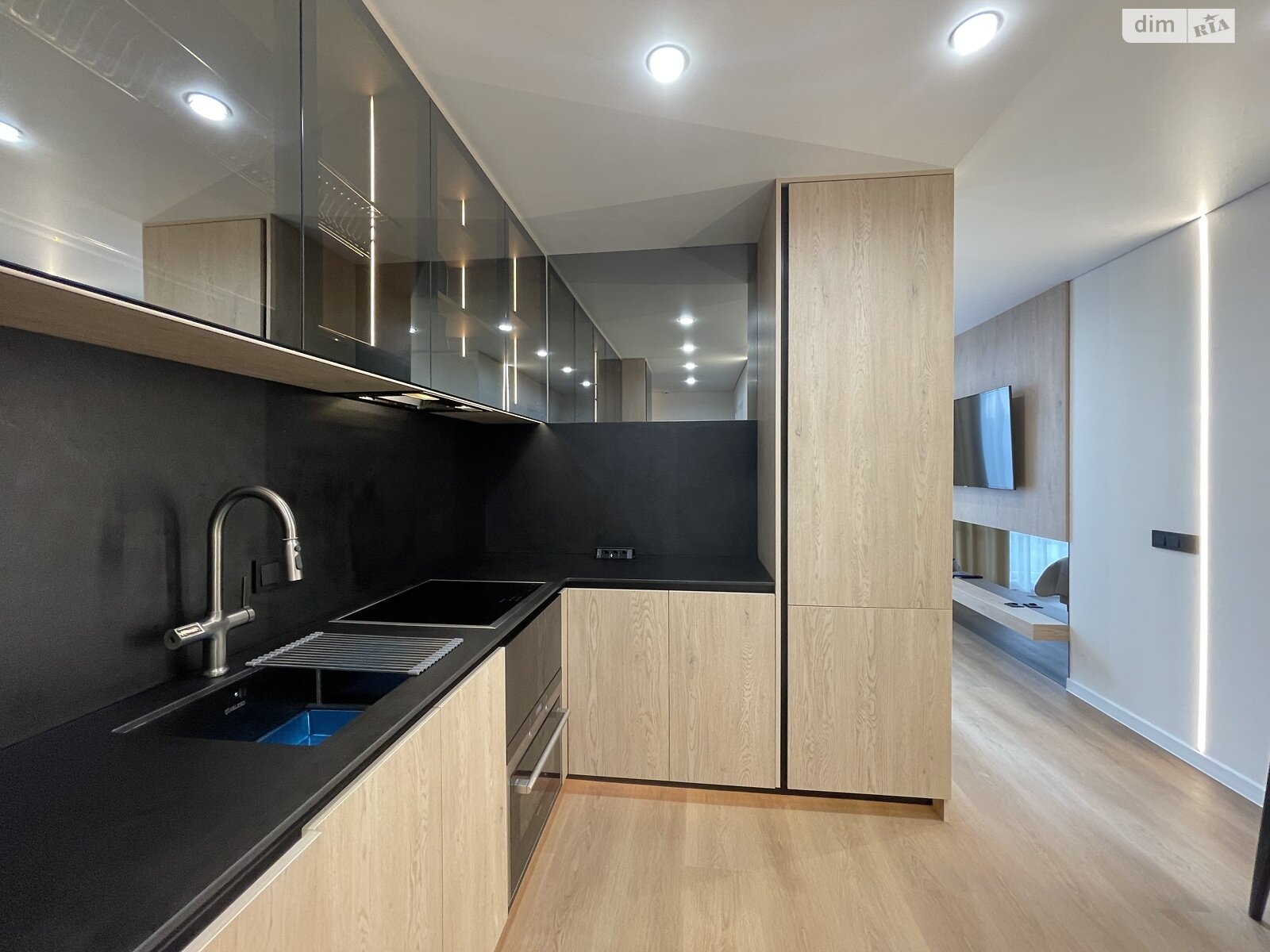 Продажа однокомнатной квартиры в Ивано-Франковске, на ул. Левицкого Романа 34, район Набережная фото 1