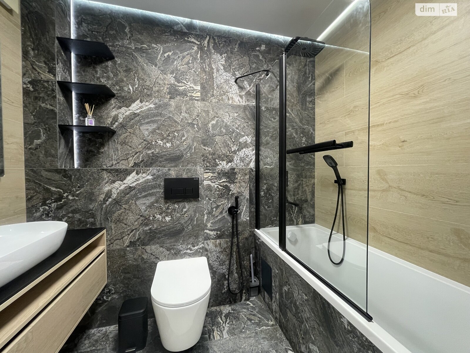 Продажа однокомнатной квартиры в Ивано-Франковске, на ул. Левицкого Романа 34, район Набережная фото 1