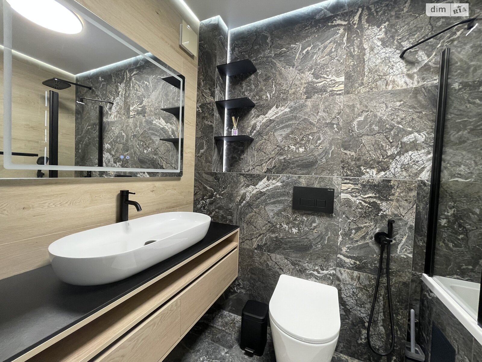 Продажа однокомнатной квартиры в Ивано-Франковске, на ул. Левицкого Романа 34, район Набережная фото 1