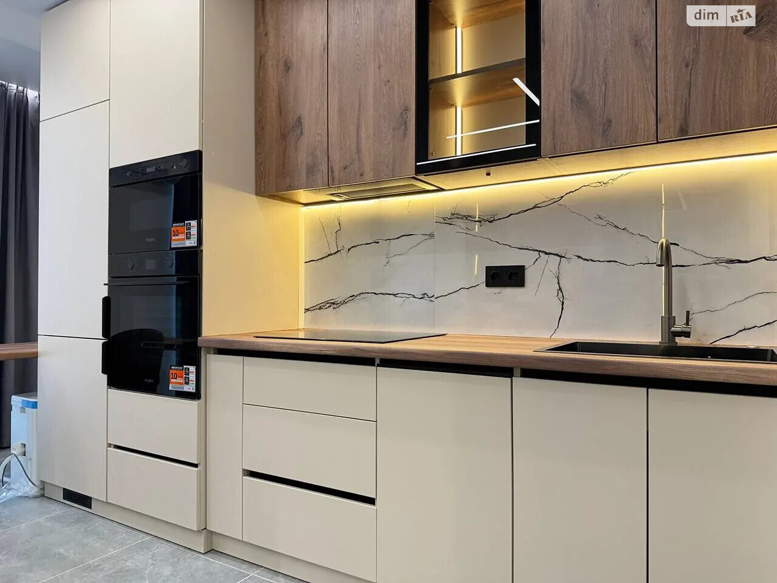 Продажа однокомнатной квартиры в Ивано-Франковске, на ул. Левицкого Романа 4, район Набережная фото 1 Продажа однокомнатной квартиры в Ивано-Франковске, на ул. Левицкого Романа 4, район Набережная фото 1