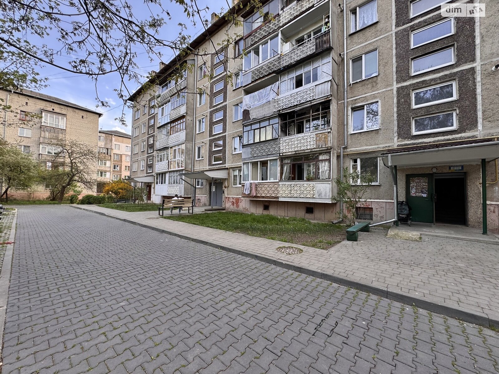 Продаж двокімнатної квартири в Івано-Франківську, на вул. Хіміків 6, район Пасічна фото 1 Продаж двокімнатної квартири в Івано-Франківську, на вул. Хіміків 6, район Пасічна фото 1