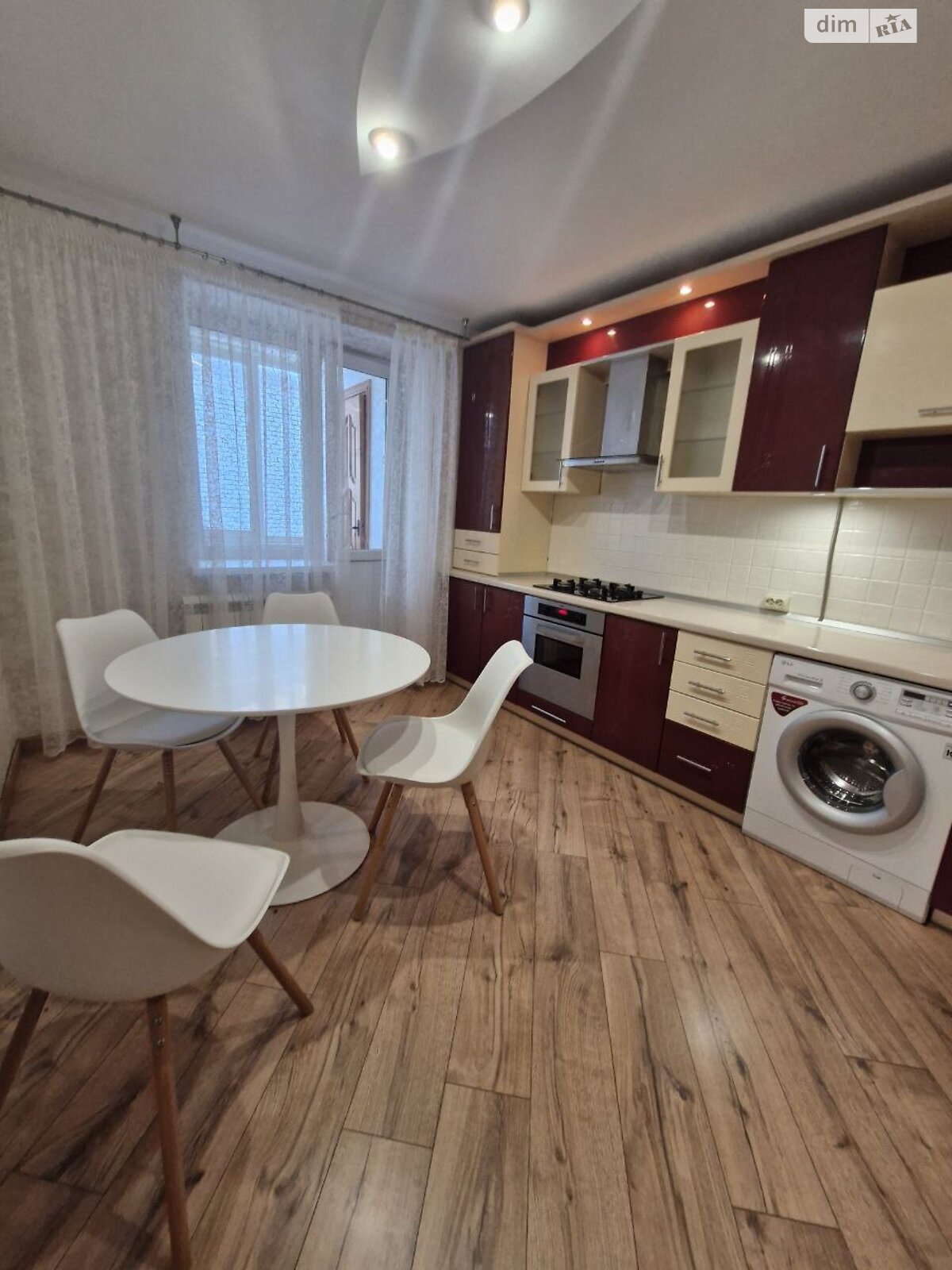 Продаж трикімнатної квартири в Івано-Франківську, на вул. Пасічна 21, кв. 40, район Пасічна фото 1 Продаж трикімнатної квартири в Івано-Франківську, на вул. Пасічна 21, кв. 40, район Пасічна фото 1