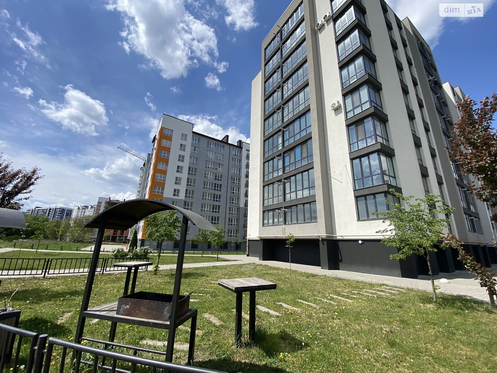 Продаж трикімнатної квартири в Івано-Франківську, на вул. Романа Вірастюка, район Пасічна фото 1 Продаж трикімнатної квартири в Івано-Франківську, на вул. Романа Вірастюка, район Пасічна фото 1