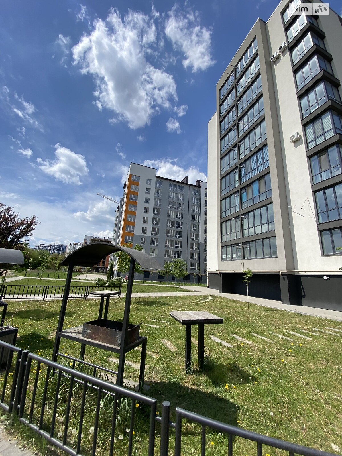 Продаж трикімнатної квартири в Івано-Франківську, на вул. Романа Вірастюка, район Пасічна фото 1 Продаж трикімнатної квартири в Івано-Франківську, на вул. Романа Вірастюка, район Пасічна фото 1