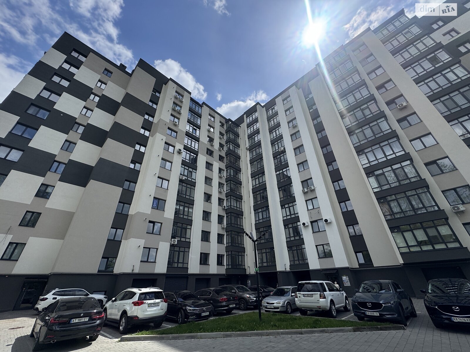 Продажа трехкомнатной квартиры в Ивано-Франковске, на ул. Приозерная 57, фото 1 Продажа трехкомнатной квартиры в Ивано-Франковске, на ул. Приозерная 57, фото 1
