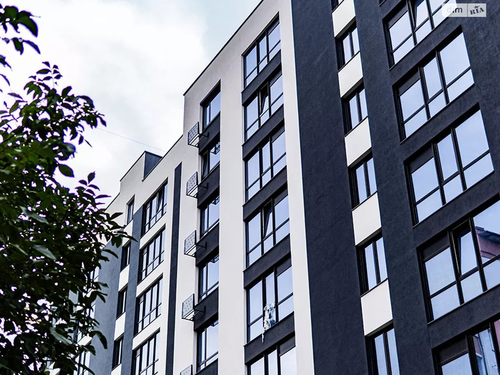 Продажа двухкомнатной квартиры в Ивано-Франковске, на ул. Романа Вирастюка 3, фото 1 Продажа двухкомнатной квартиры в Ивано-Франковске, на ул. Романа Вирастюка 3, фото 1