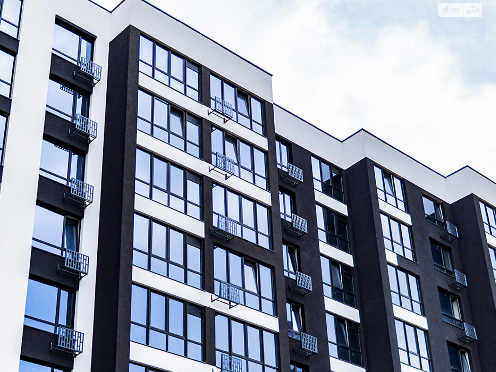 Продажа двухкомнатной квартиры в Ивано-Франковске, на ул. Романа Вирастюка 3, фото 1 Продажа двухкомнатной квартиры в Ивано-Франковске, на ул. Романа Вирастюка 3, фото 1