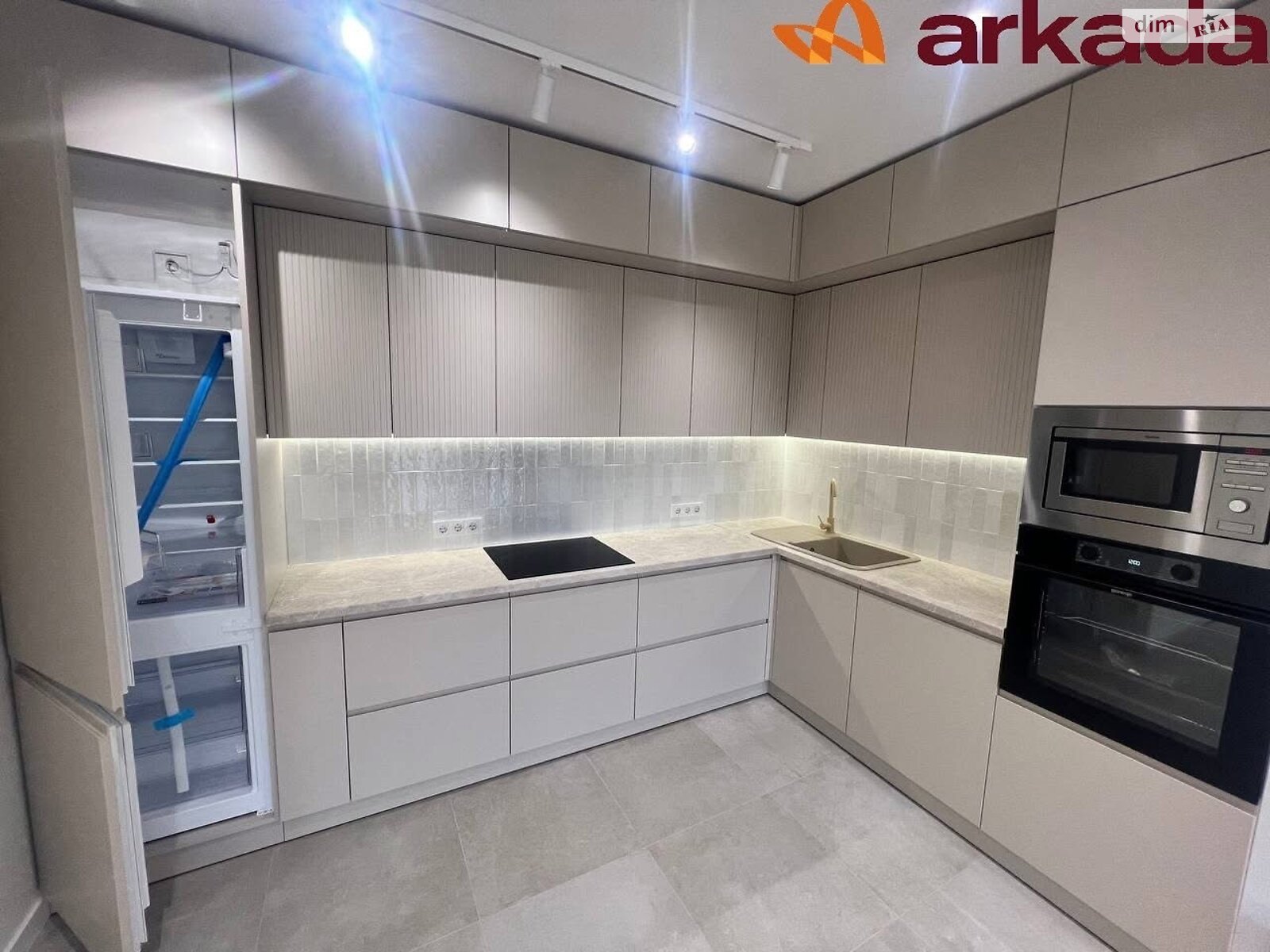 Продажа двухкомнатной квартиры в Ивано-Франковске, на ул. Мира, район Строителей фото 1 Продажа двухкомнатной квартиры в Ивано-Франковске, на ул. Мира, район Строителей фото 1