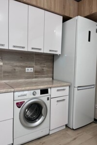 Продаж двокімнатної квартири в Івано-Франківську, на вул. Андрія Мельника 10, район Центр фото 2