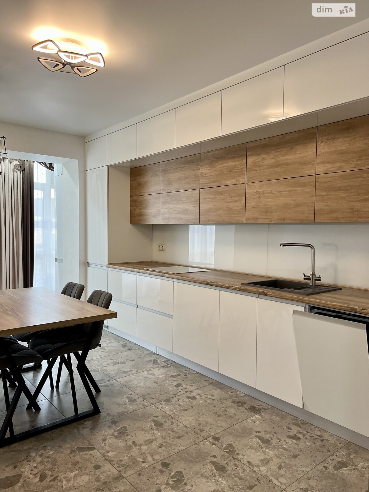 Продажа двухкомнатной квартиры в Ивано-Франковске, на ул. Андрея Мельника, район Центр фото 1