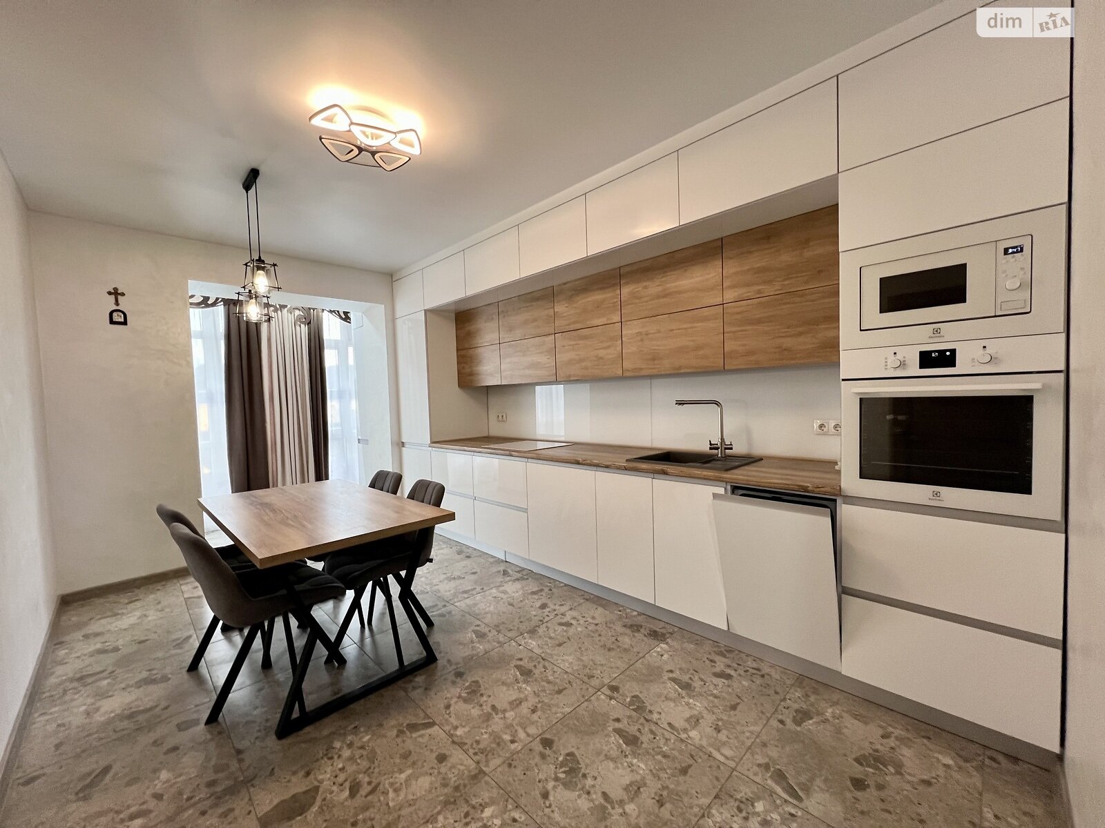 Продажа двухкомнатной квартиры в Ивано-Франковске, на ул. Андрея Мельника, район Центр фото 1