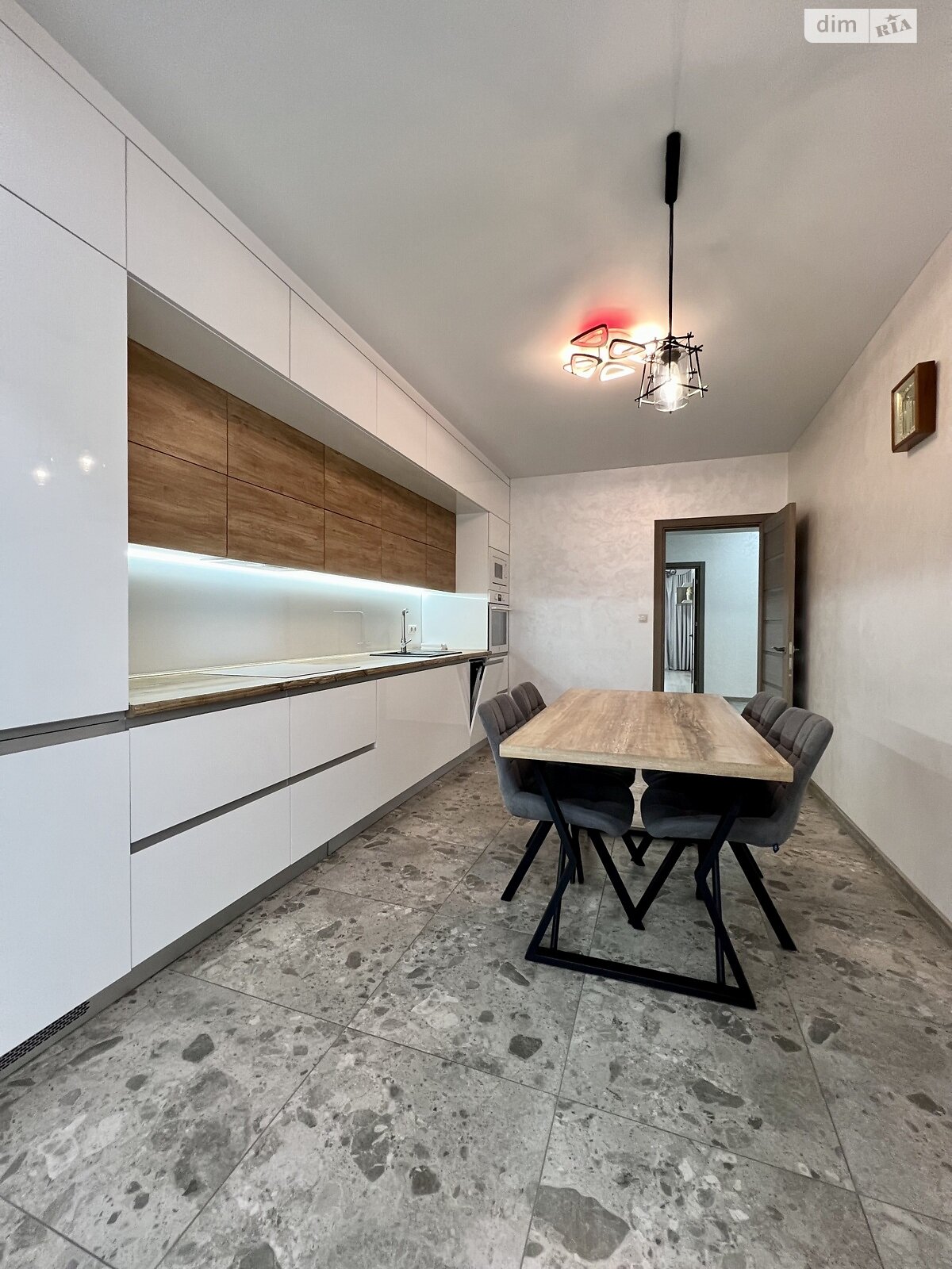 Продажа двухкомнатной квартиры в Ивано-Франковске, на ул. Андрея Мельника, район Центр фото 1