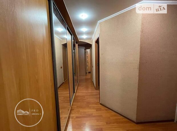 Продаж трикімнатної квартири в Івано-Франківську на вул. Бандери Степана 10 район Центр фото 1 Продаж трикімнатної квартири в Івано-Франківську на вул. Бандери Степана 10 район Центр фото 1