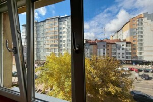 Продажа трехкомнатной квартиры в Ивано-Франковске, на ул. Бандеры Степана 4, кв. 45, район Центр фото 2