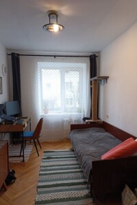 Продаж трикімнатної квартири в Івано-Франківську, на вул. Довга, район Центр фото 2