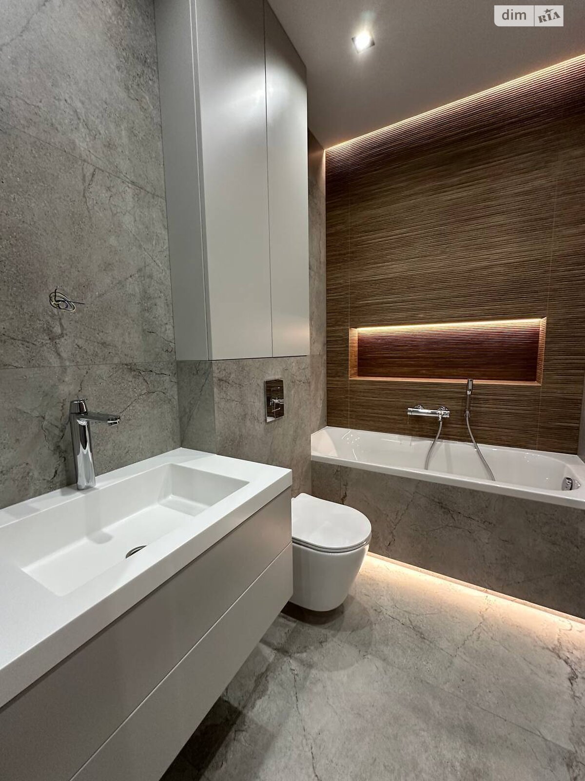 Продажа трехкомнатной квартиры в Ивано-Франковске, на ул. Гетьмана Ивана Мазепы 138А, район Центр фото 1