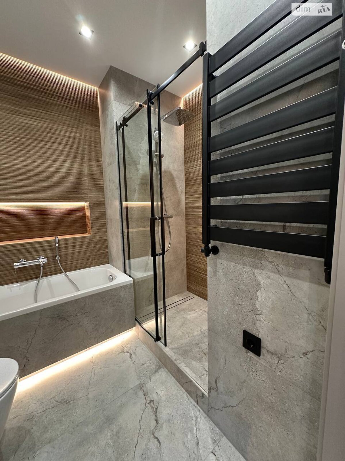 Продажа трехкомнатной квартиры в Ивано-Франковске, на ул. Гетьмана Ивана Мазепы 138А, район Центр фото 1