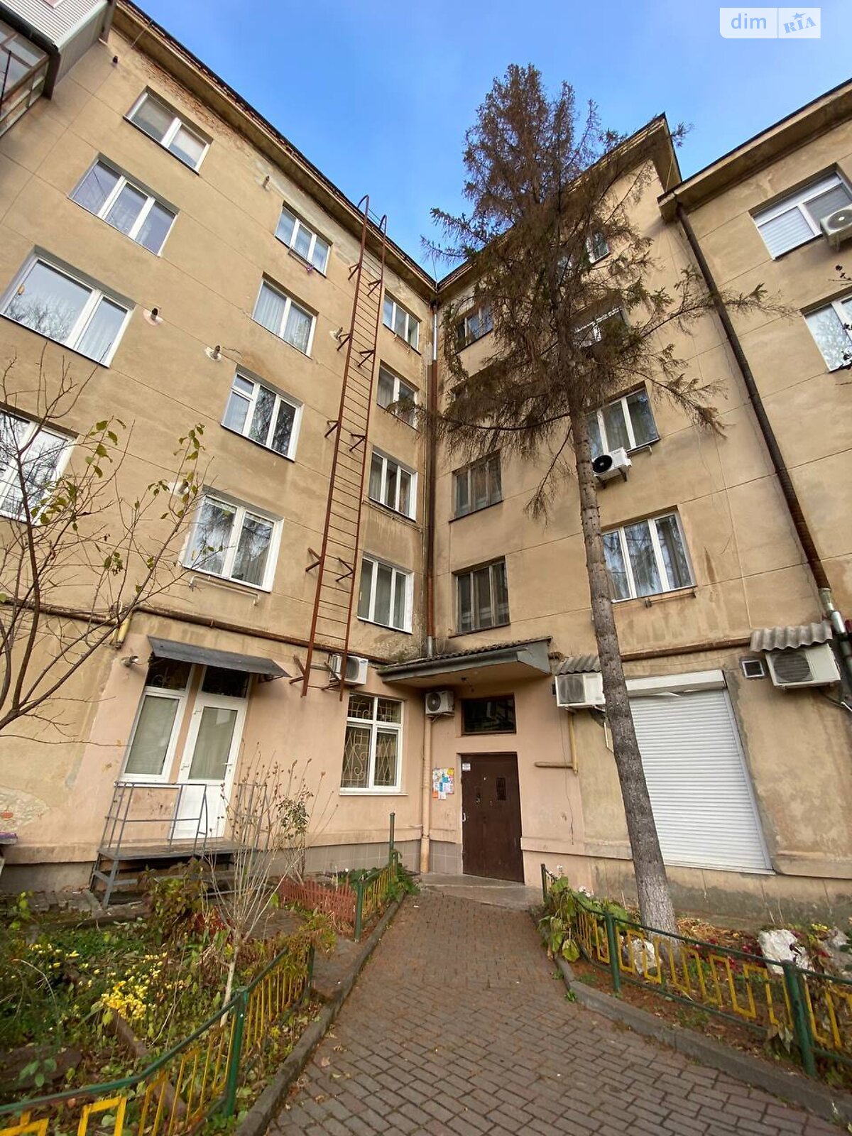 Продаж трикімнатної квартири в Івано-Франківську, на вул. Грушевського 22, район Центр фото 1 Продаж трикімнатної квартири в Івано-Франківську, на вул. Грушевського 22, район Центр фото 1