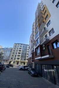 Продаж двокімнатної квартири в Івано-Франківську, на вул. Залізнична 3, район Центр фото 2