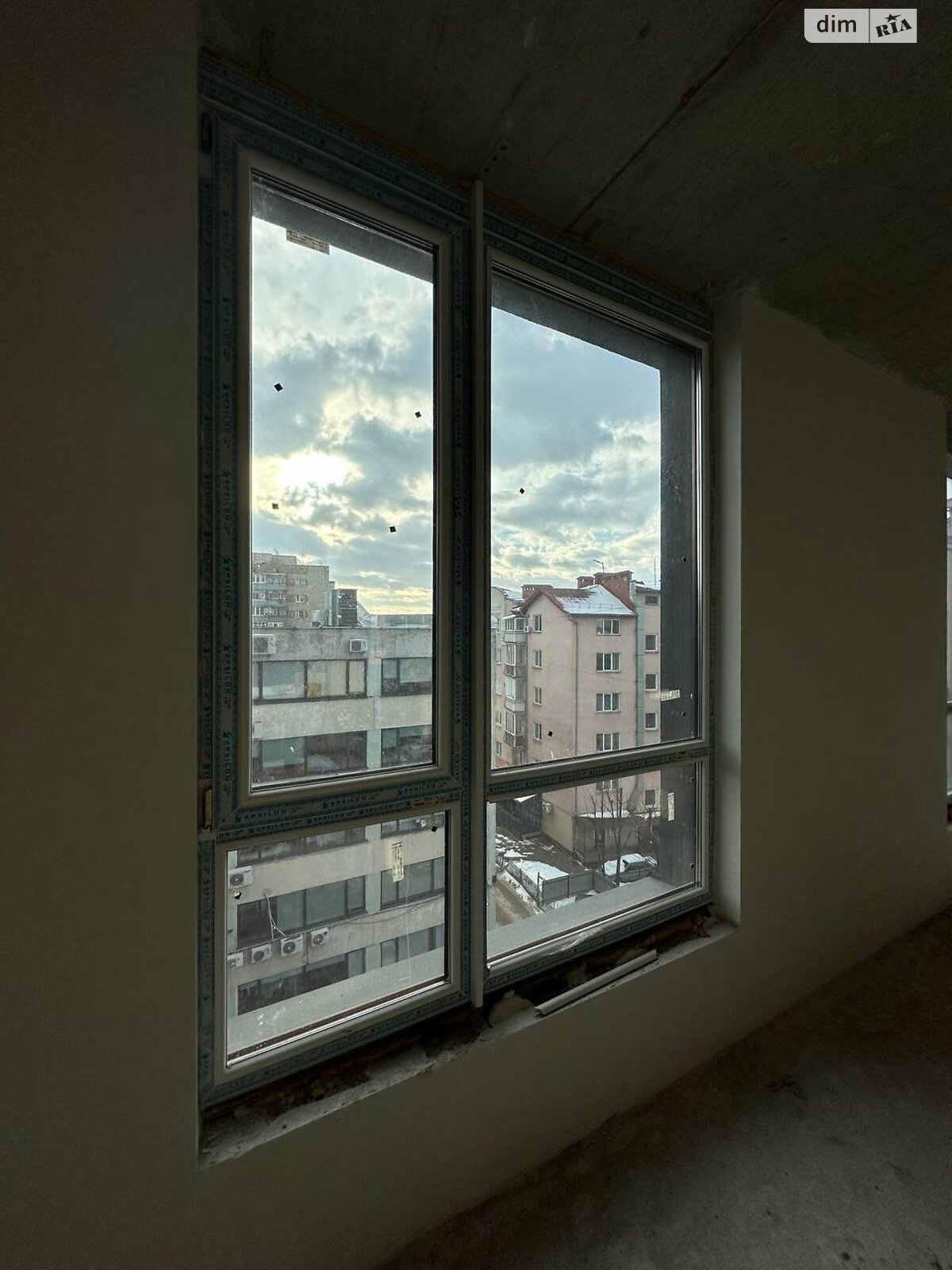 Продажа трехкомнатной квартиры в Ивано-Франковске, на ул. Коновальца Евгения, район Центр фото 1