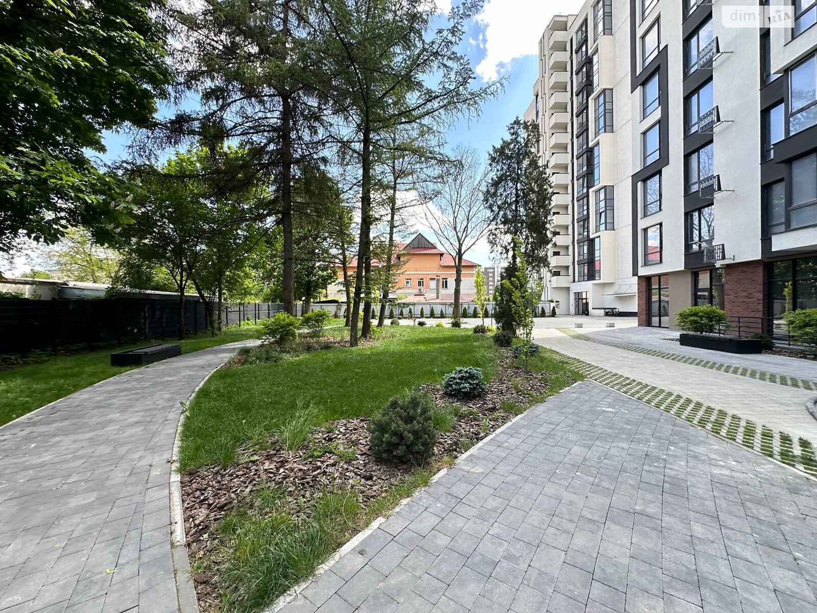 Продаж двокімнатної квартири в Івано-Франківську, на вул. Ленкавського 34, район Центр фото 1 Продаж двокімнатної квартири в Івано-Франківську, на вул. Ленкавського 34, район Центр фото 1