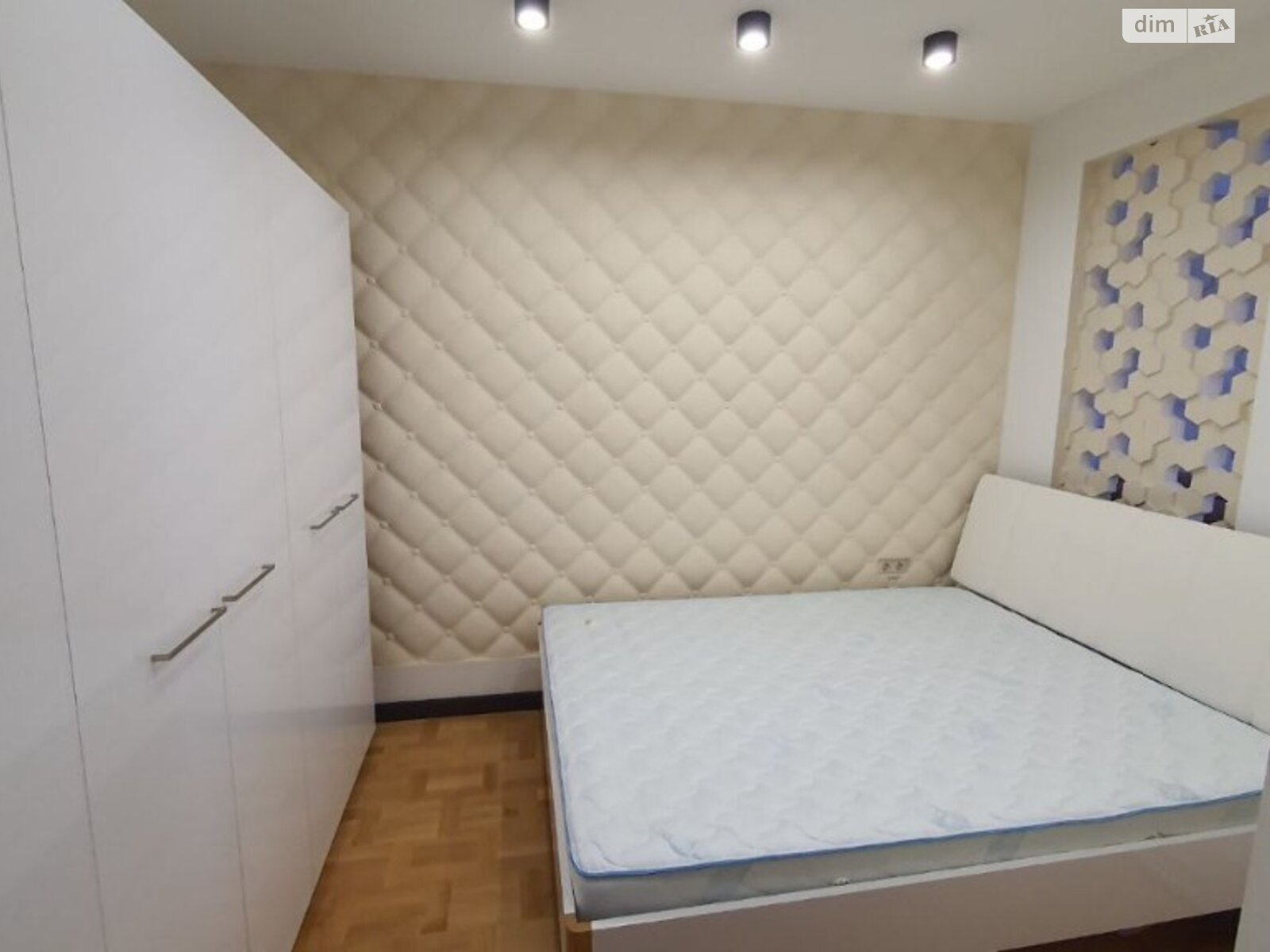 Продаж однокімнатної квартири в Івано-Франківську, на вул. Андрія Мельника, район Центр фото 1 Продаж однокімнатної квартири в Івано-Франківську, на вул. Андрія Мельника, район Центр фото 1