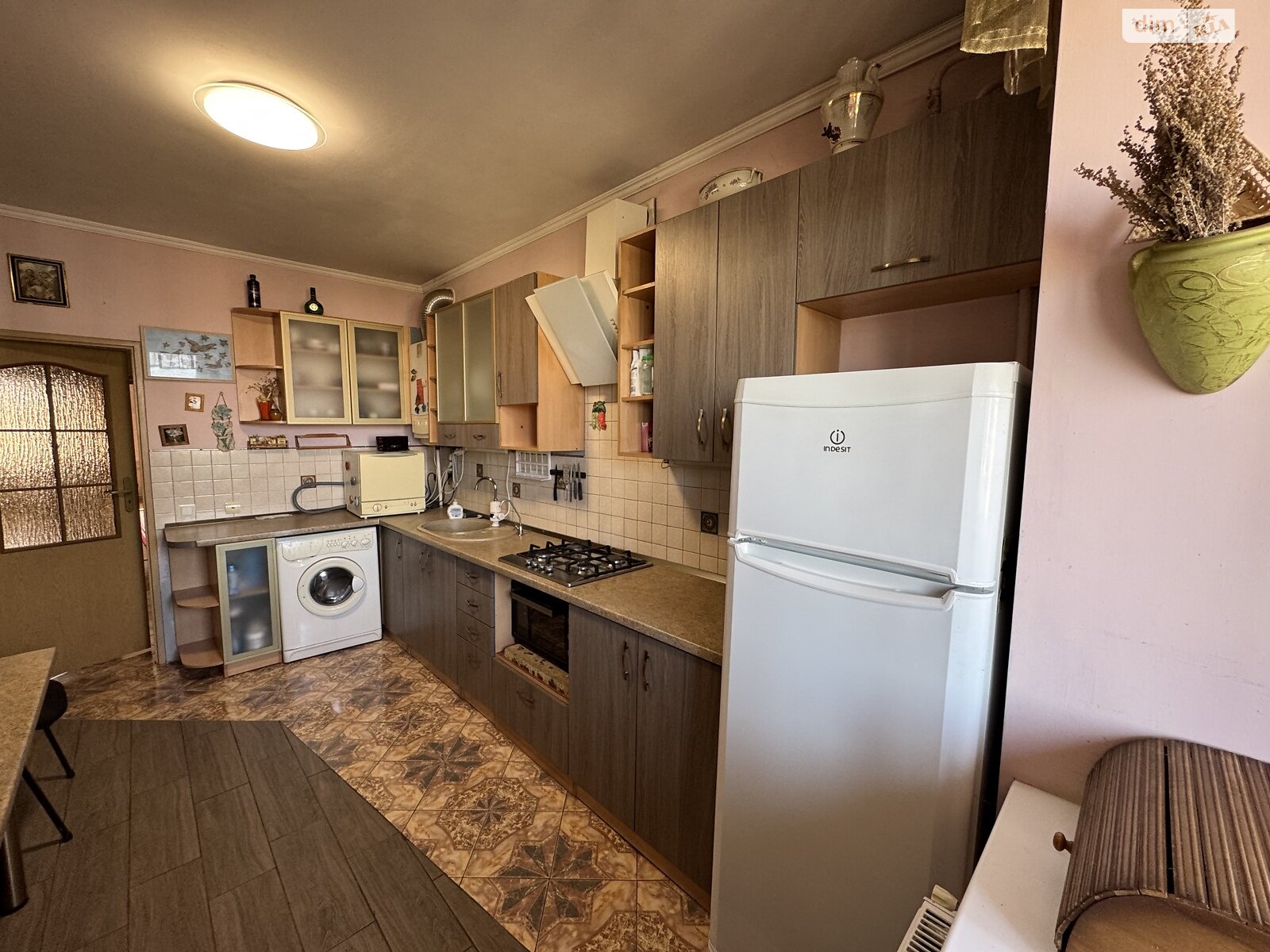 Продажа трехкомнатной квартиры в Ивано-Франковске, на ул. Новгородская 15А, район Центр фото 1 Продажа трехкомнатной квартиры в Ивано-Франковске, на ул. Новгородская 15А, район Центр фото 1