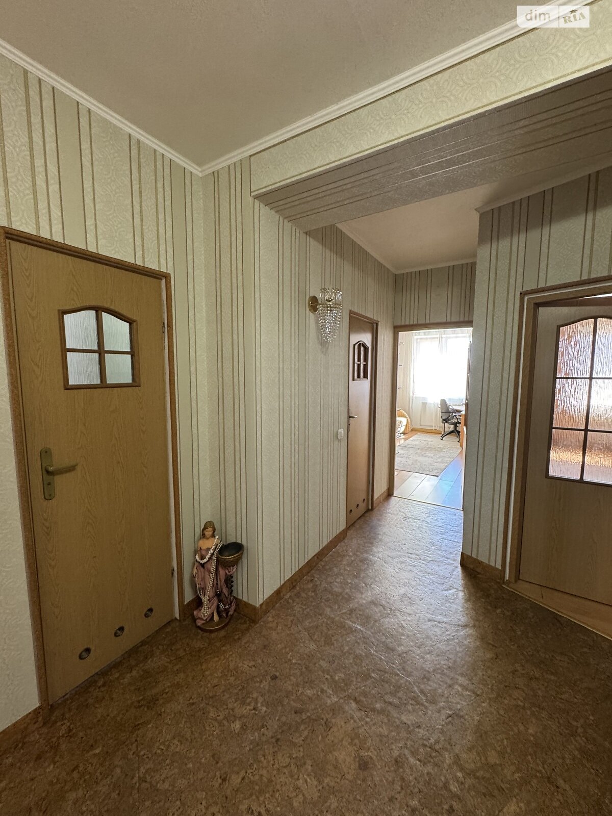 Продажа трехкомнатной квартиры в Ивано-Франковске, на ул. Новгородская 15А, район Центр фото 1 Продажа трехкомнатной квартиры в Ивано-Франковске, на ул. Новгородская 15А, район Центр фото 1