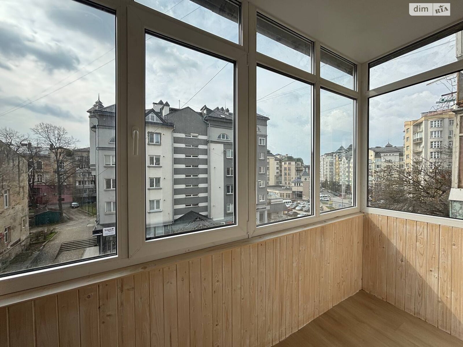 Продажа четырехкомнатной квартиры в Ивано-Франковске, на ул. Орлика Филиппа, район Центр фото 1 Продажа четырехкомнатной квартиры в Ивано-Франковске, на ул. Орлика Филиппа, район Центр фото 1