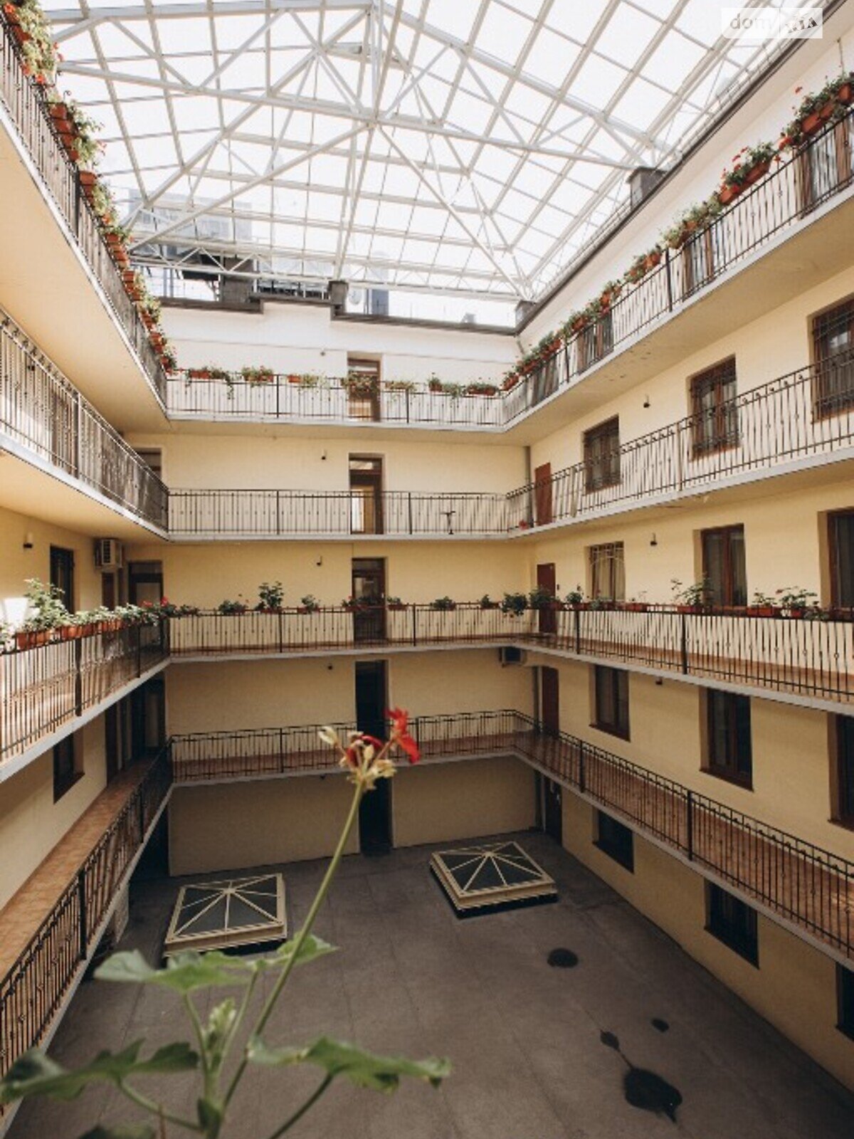 Продаж трикімнатної квартири в Івано-Франківську, на пл. Ринок 1, район Центр фото 1 Продаж трикімнатної квартири в Івано-Франківську, на пл. Ринок 1, район Центр фото 1