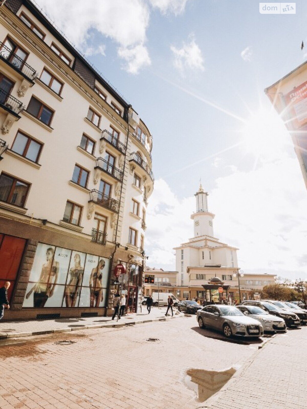 Продаж трикімнатної квартири в Івано-Франківську, на пл. Ринок 1, район Центр фото 1 Продаж трикімнатної квартири в Івано-Франківську, на пл. Ринок 1, район Центр фото 1