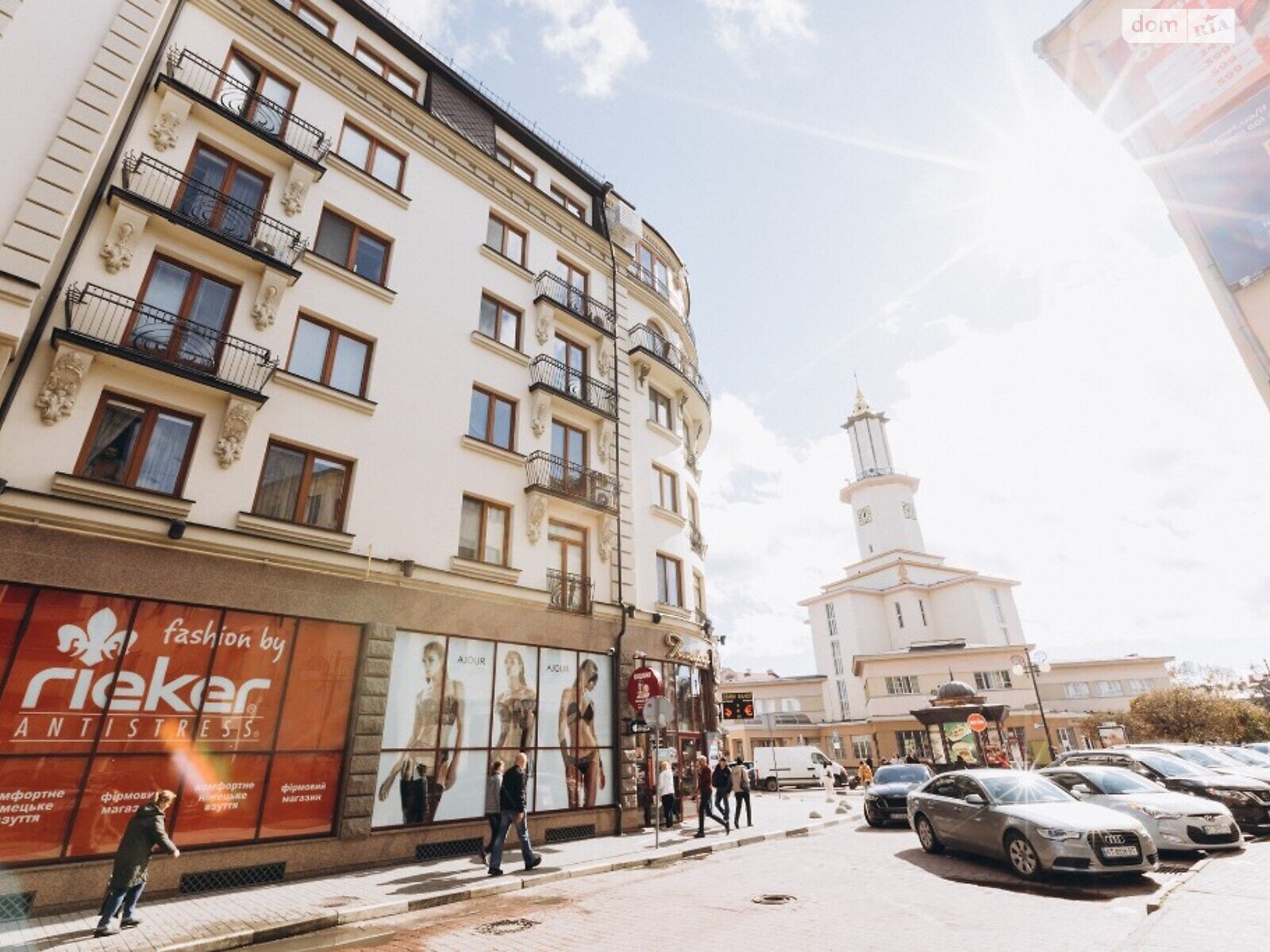 Продаж трикімнатної квартири в Івано-Франківську, на пл. Ринок 1, район Центр фото 1 Продаж трикімнатної квартири в Івано-Франківську, на пл. Ринок 1, район Центр фото 1