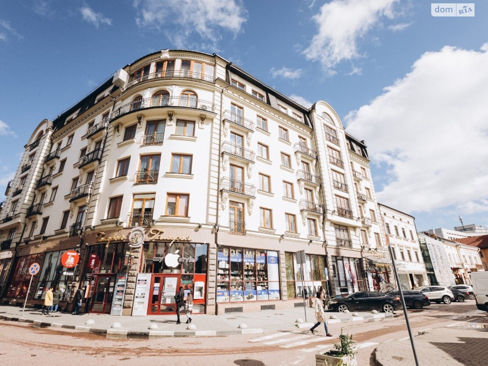 Продаж трикімнатної квартири в Івано-Франківську, на пл. Ринок 1, район Центр фото 1 Продаж трикімнатної квартири в Івано-Франківську, на пл. Ринок 1, район Центр фото 1