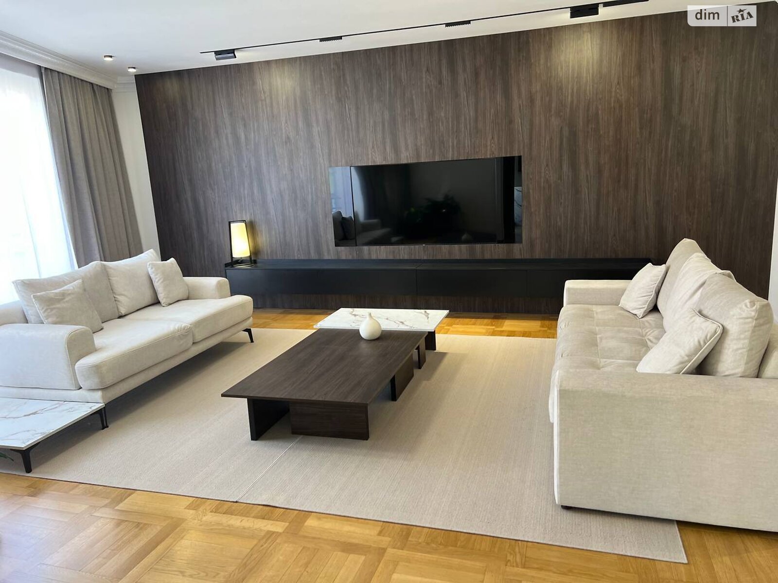 Продаж трикімнатної квартири в Івано-Франківську, на пл. Ринок 1, район Центр фото 1 Продаж трикімнатної квартири в Івано-Франківську, на пл. Ринок 1, район Центр фото 1