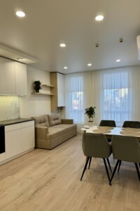 Продаж двокімнатної квартири в Івано-Франківську, на вул. Стрільців Січових 28А, район Центр фото 2