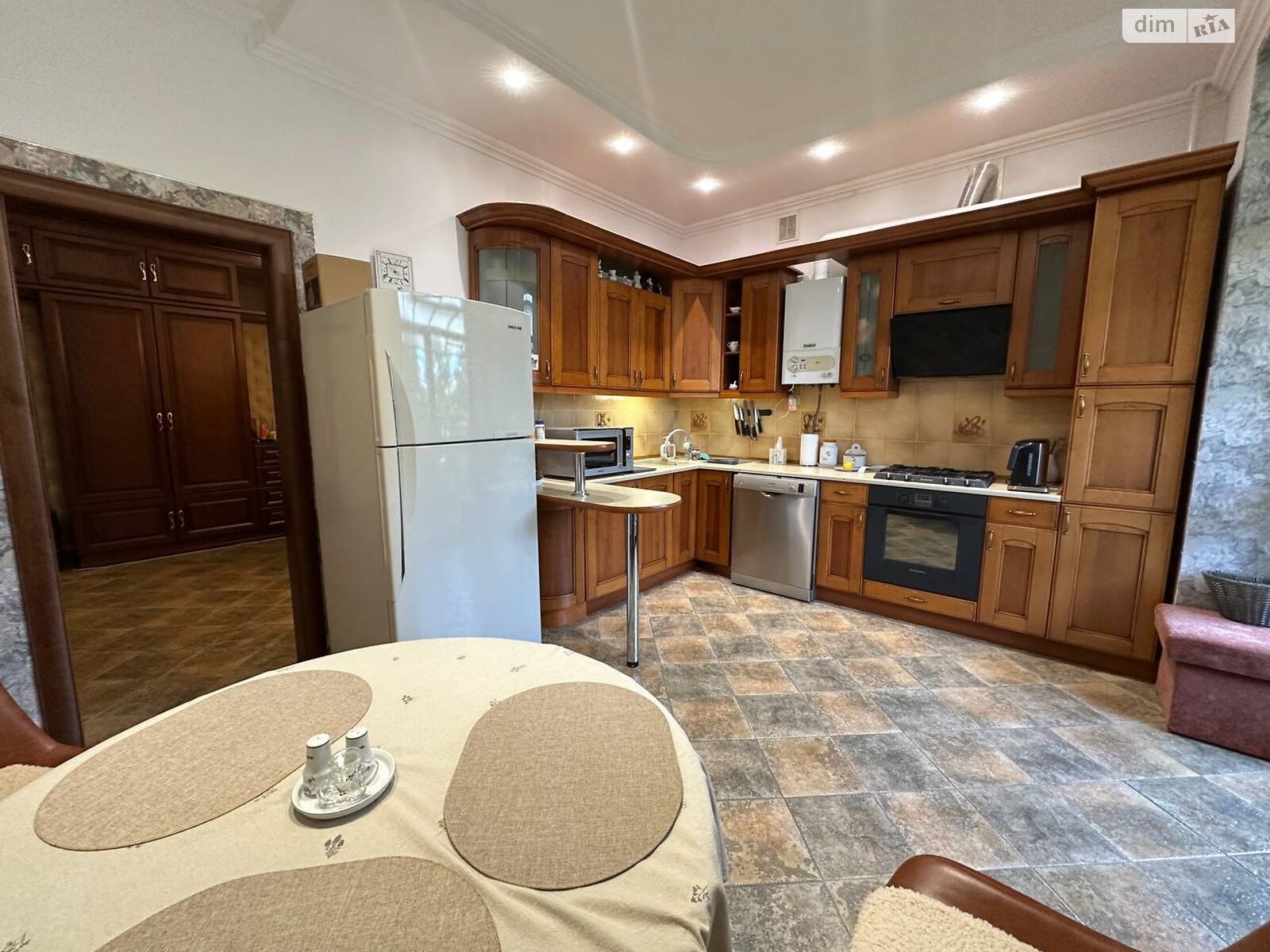 Продажа трехкомнатной квартиры в Ивано-Франковске, на ул. Тараса Шевченко 101, район Центр фото 1