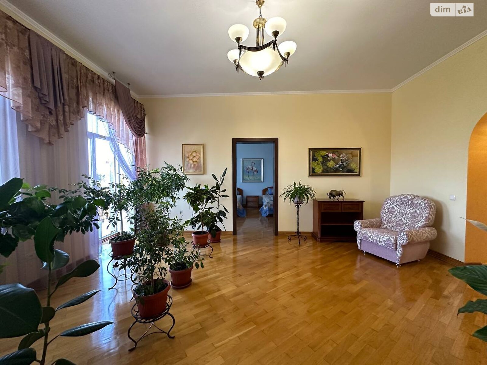 Продаж семикімнатної квартири в Івано-Франківську, на вул. Вовчинецька 4, район Центр фото 1 Продаж семикімнатної квартири в Івано-Франківську, на вул. Вовчинецька 4, район Центр фото 1