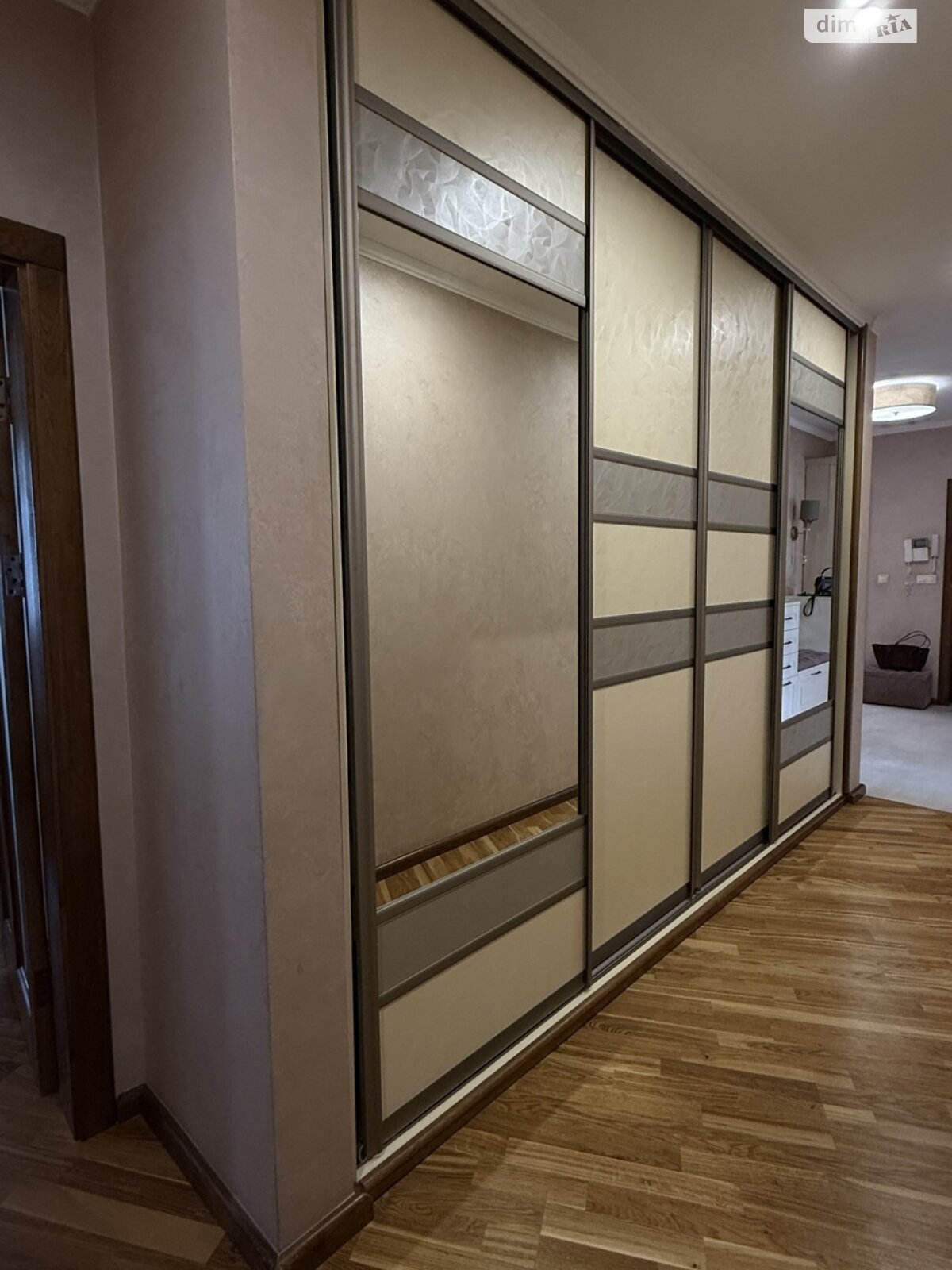 Продаж трикімнатної квартири в Івано-Франківську, на вул. В'ячеслава Чорновола 10, район Центр фото 1 Продаж трикімнатної квартири в Івано-Франківську, на вул. В'ячеслава Чорновола 10, район Центр фото 1