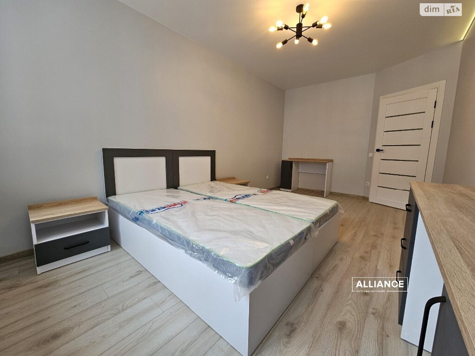Продаж однокімнатної квартири в Івано-Франківську, на вул. Височана Семена 18, район Центр фото 1 Продаж однокімнатної квартири в Івано-Франківську, на вул. Височана Семена 18, район Центр фото 1